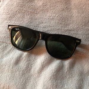 EUC Classic Rayban Wayfarer Sunglasses